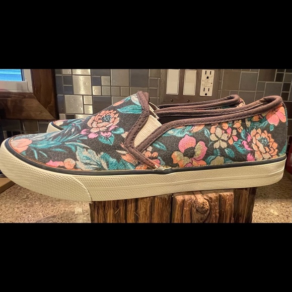 American Eagle Floral Canvas Slip Ons - Picture 6 of 6